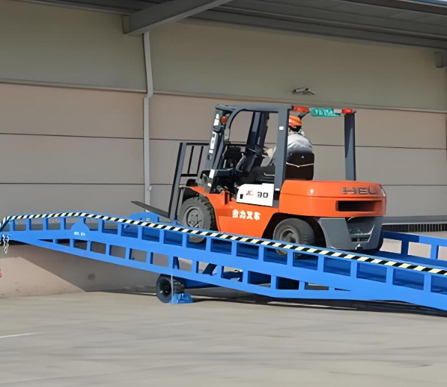 遂平移动式卸货平台（叉车用）